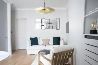 Coin salon dans l'établissement Cozy Flat, Batignolles