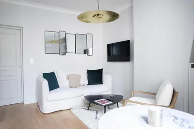 Coin salon dans l'établissement Cozy Flat, Batignolles