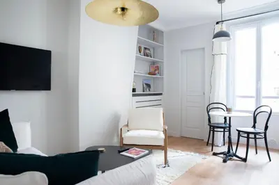 Télévision ou salle de divertissement dans l'établissement Cozy Flat, Batignolles