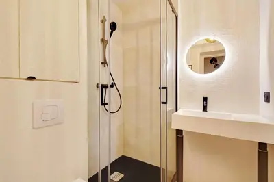 Salle de bains dans l'établissement Pick A Flat's Apartment in Grands boulevards- Rue Cadet