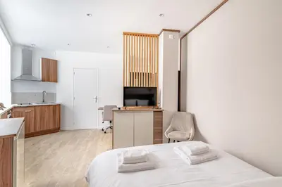 Cuisine ou kitchenette dans l'établissement CharmeParisien #2 Personnes # Studio # 19e