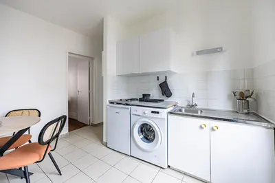 Cuisine ou kitchenette dans l'établissement Renovated Studio 2 people Nation Bastille Paris 11