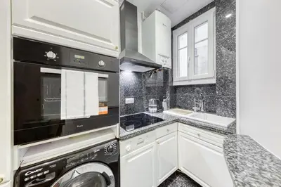 Cuisine ou kitchenette dans l'établissement Villiers 2BR 4 pers AC Air-conditioned