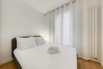 Un ou plusieurs lits dans un hébergement de l'établissement Villiers 2BR 4 pers AC Air-conditioned