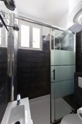Salle de bains dans l'établissement Bercy 2 ARENA 1
