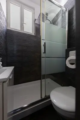 Salle de bains dans l'établissement Bercy 2 ARENA 1