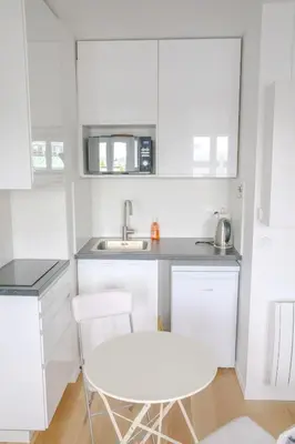 Cuisine ou kitchenette dans l'établissement Charming studio near Luxembourg Garden, Pantheon view