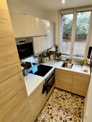 Cuisine ou kitchenette dans l'établissement Beautiful new and comfortable studio 10min from Montmartre