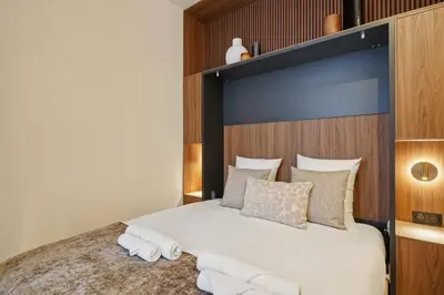 Un ou plusieurs lits dans un hébergement de l'établissement Lavie Maison Elevated Stay by the Eiffel Tower