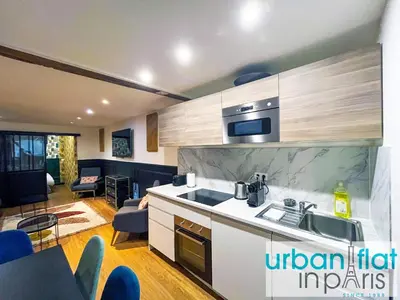 Cuisine ou kitchenette dans l'établissement UrbanFlat 31 - Triplex Loft in Central Paris