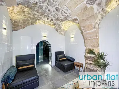 Coin salon dans l'établissement UrbanFlat 31 - Triplex Loft in Central Paris