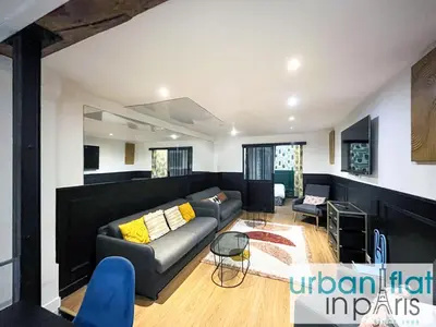 Coin salon dans l'établissement UrbanFlat 31 - Triplex Loft in Central Paris