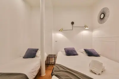 Un ou plusieurs lits dans un hébergement de l'établissement UrbanFlat 34 - Spacious & Bright Paris Home for 11