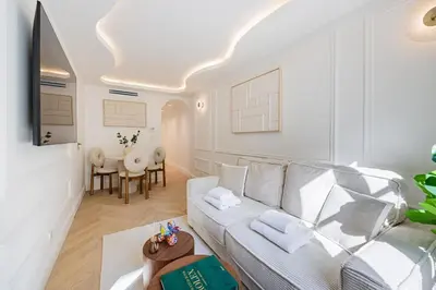 Télévision ou salle de divertissement dans l'établissement 7#Newsuite#4 people#Saint Germain#Notre-Dame