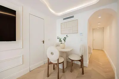 Télévision ou salle de divertissement dans l'établissement 7#Newsuite#4 people#Saint Germain#Notre-Dame