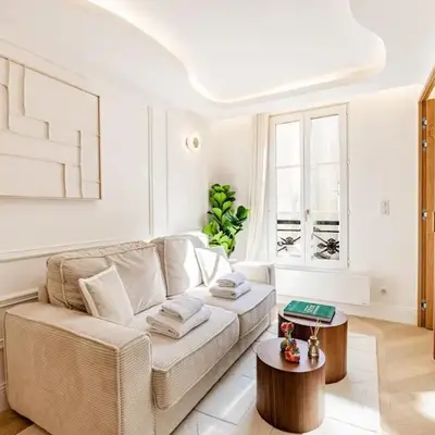 7#Newsuite#4 people#Saint Germain#Notre-Dame