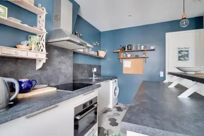 Cuisine ou kitchenette dans l'établissement Frédérick Lemaitre - CI - Cozy apartment with balcony