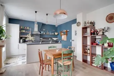 Cuisine ou kitchenette dans l'établissement Frédérick Lemaitre - CI - Cozy apartment with balcony