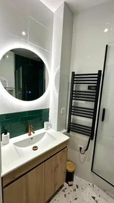 Salle de bains dans l'établissement Cozy Parisian Apartment newly renovated