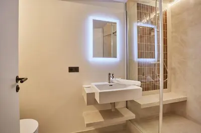 Salle de bains dans l'établissement Superb AC apartment Center of Paris Le Marais