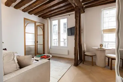 Salle de bains dans l'établissement 4#New suite 4 people - Saint-Germain Notre-Dame