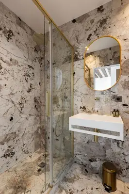 Salle de bains dans l'établissement 4#New suite 4 people - Saint-Germain Notre-Dame
