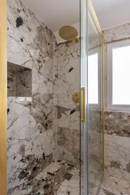 Salle de bains dans l'établissement 5#New suite 6 people - Saint-Germain Notre-Dame