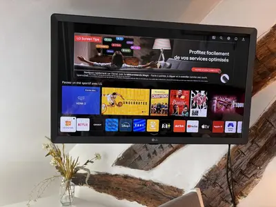 Télévision ou salle de divertissement dans l'établissement Le Nid de Timbaud 2P Paris Gestion Immo Daumesnil
