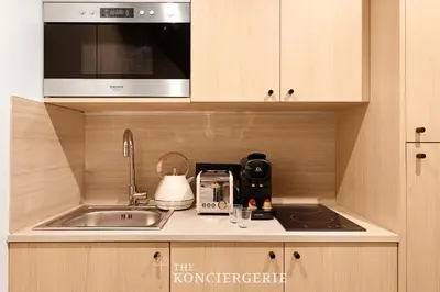 Cuisine ou kitchenette dans l'établissement The Art of Parisian Living Just Steps from the Seine