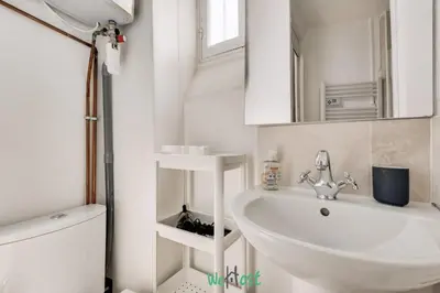 Salle de bains dans l'établissement Parisian charm a stone's throw from Montmartre