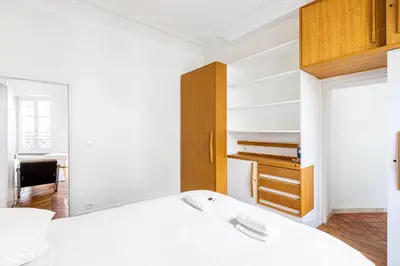 Un ou plusieurs lits dans un hébergement de l'établissement GuestReady - Serene stay near the Picasso Museum