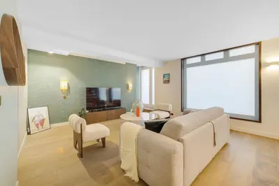 Télévision ou salle de divertissement dans l'établissement Ultra luxury and garden!