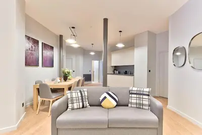 Cuisine ou kitchenette dans l'établissement UrbanFlat 124 - Spacious Home in the Heart of Paris