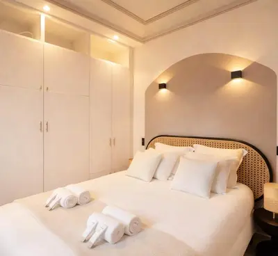 Un ou plusieurs lits dans un hébergement de l'établissement Champs Elysees - Deluxe apartment with lift for 4
