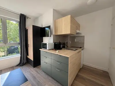 Cuisine ou kitchenette dans l'établissement Appartement neuf Palais des Congrès Porte Maillot 30