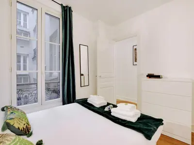 Un ou plusieurs lits dans un hébergement de l'établissement Magnificent Apartment - 1BR 4P - Sacré-C ur