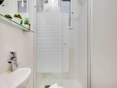 Salle de bains dans l'établissement Magnificent Apartment - 1BR 4P - Sacré-C ur
