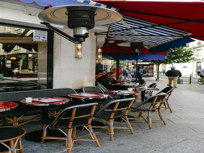 Restaurant ou autre lieu de restauration dans l'établissement Comfort apartment 1BD 4P with AC - Near Montmartre