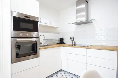 Cuisine ou kitchenette dans l'établissement Spacieux souplex familial - Tour Eiffel