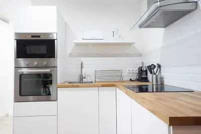 Cuisine ou kitchenette dans l'établissement Spacieux souplex familial - Tour Eiffel