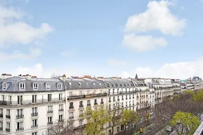 Vue générale sur Paris ou vue de la ville depuis l'auberge