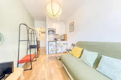 Cuisine ou kitchenette dans l'établissement Studio Pro avec Balcon - WiFi Fibre - Mobilité