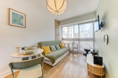 Télévision ou salle de divertissement dans l'établissement Studio Pro avec Balcon - WiFi Fibre - Mobilité