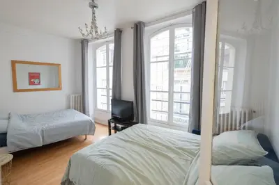 Un ou plusieurs lits dans un hébergement de l'établissement Superbe appartement Notre-Dame