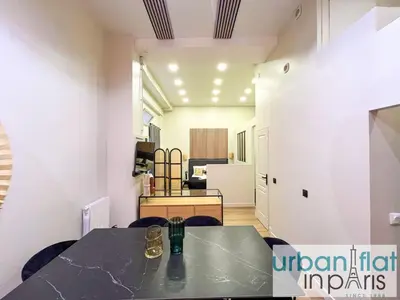 Cuisine ou kitchenette dans l'établissement UrbanFlat 05 - Courtyard Apartment in Central Paris