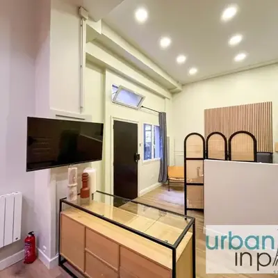 UrbanFlat 05 - Courtyard Apartment in Central Paris