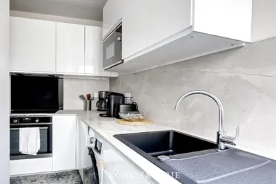 Cuisine ou kitchenette dans l'établissement Havre de Paix a deux pas du Pere-Lachaise