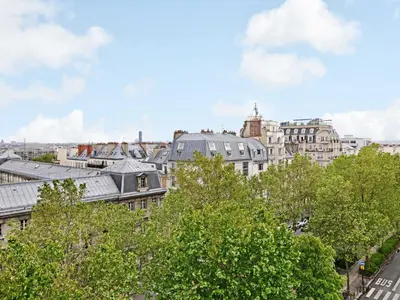 Vue générale sur Paris ou vue de la ville depuis l'appartement