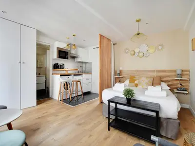 Cuisine ou kitchenette dans l'établissement Lovely studio for two persons - Sentier