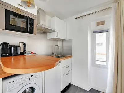 Cuisine ou kitchenette dans l'établissement Lovely studio for two persons - Sentier